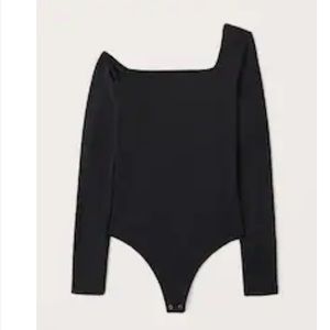 Long-Sleeve Seamless Fabric Asymmetrical Off-The-Shoulder Bodysuit